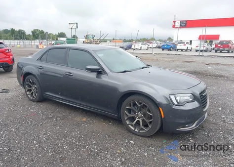 2016 Chrysler 300 300S Alloy Edition z USA, uszkodzony, nr VIN 2C3CCABG3GH324932